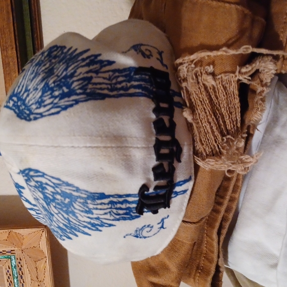 Legend hat - Picture 2 of 4